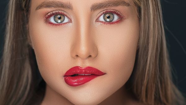 حسناء البوابة: 4 طرق سهلة لجعل شفتيك تبدو ممتلئة