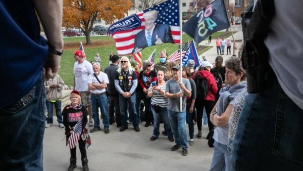 احتجاجات محدودة لمؤيدي ترامب في المدن الأمريكية وسط تواجد أمني ضخم