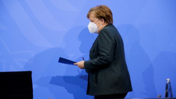 German Chancellor Angela Merkel arrives to address a press conference following talks via video conference with Germany's state premiers on the extension of the current lockdown due to the coronavirus COVID-19 pandemic, at the Chancellery in Berlin on January 19, 2021. Hannibal HANSCHKE / POOL / AFP