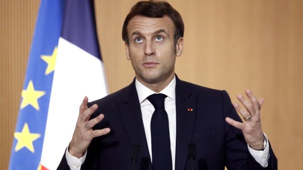 French President Emmanuel Macron delivers a speech during a visit at the Centre de Nanosciences et de Nanotechnologies (C2N) of the French National Centre for Scientific Research (CNRS) at the Paris-Saclay University research unit in Orsay, near Paris, France, on January 21, 2021. Macron will present on the day the French quantum strategy. Yoan VALAT / POOL / AFP