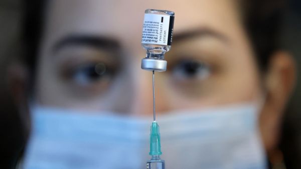 An Israeli health worker prepares a dose of the Pfizer-BioNtech Covid-19 vaccine, at the Clalit Health Services installed at the Pais Arena Sport Hall in Jerusalem, on January 21, 2021. Emmanuel DUNAND / AFP