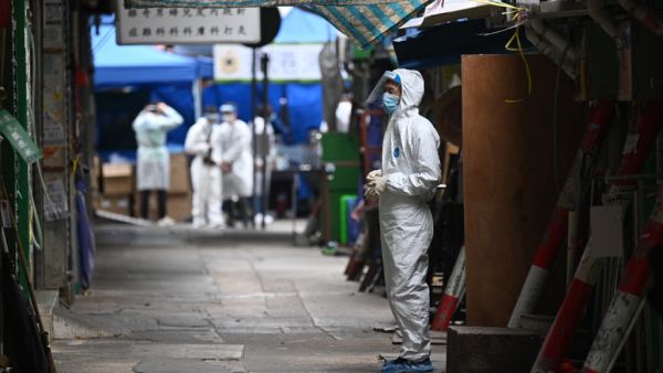 Health authorities prepare to continue testing for the second day in the Jordan area of Hong Kong on January 24, 2021, after thousands were ordered to stay in their homes on for the city's first COVID-19 lockdown as authorities battle an outbreak in one of its poorest and most densely packed districts. Peter PARKS / AFP