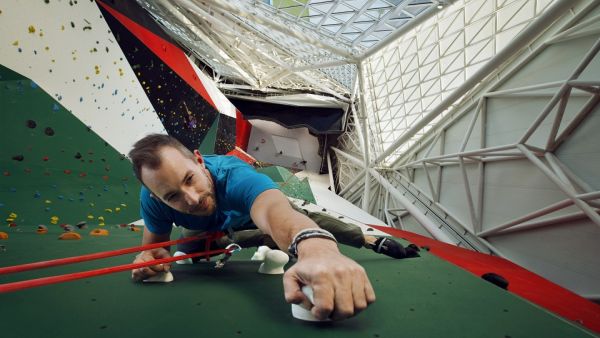 CLYMB ABU DHABI - Climbing. CLYMB Abu Dhabi Introduces Skydiving and Climbing Courses