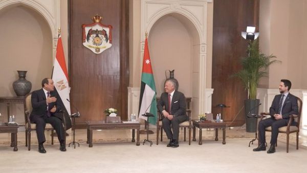 King Abdullah II holds talks with Egypt President Abdel Fattah El Sisi. (Twitter/@RHCJO)