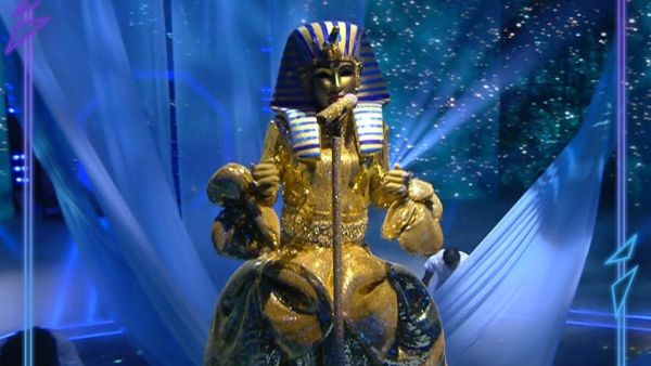 Nefertiti's Identity in The Masked Singer Arabia Revealed.. Not Elham Shaheen Or Nabila Obaid! (Video)