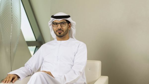 طلال الذيابي، الرئيس التنفيذي لشركة الدار العقارية جامعة خليفة توقع اتفاقية بحثية بتمويل مشترك من شركة الدار العقارية وصندوق الوطن لتطوير عدسات لاصقة دائمة لمصابي عمى الألوان يضم التعاون باحثين من جامعة إمبيريال كوليدج لندن