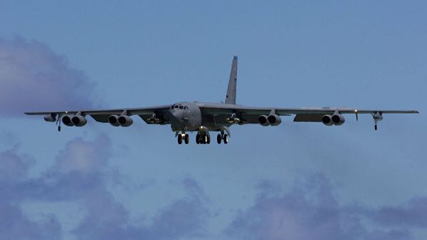  قاذفة استراتيجية أمريكية من طراز “بي- 52”