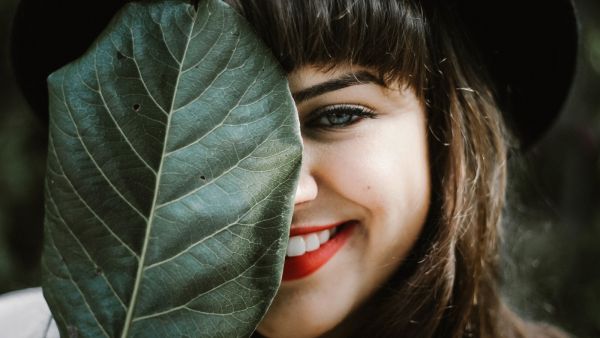 اصنعيه بنفسك: خلطة تكثيف الحواجب