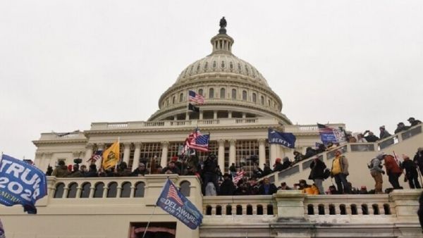 قتل خمسة أشخاص على الأقل، بينهم ضابط، جراء أعمال الشغب داخل مقر الكونغرس 