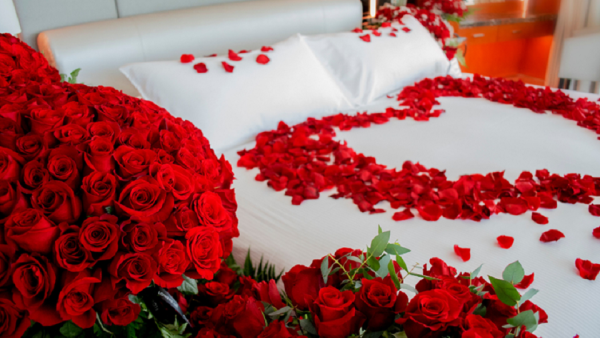 Take a romantic sunset stroll by the beach coupled with dinner under a blanket of stars at Wavebreaker Beach Restaurant this Valentine’s Day. Love Conquers all at Hilton Dubai Jumeirah and Hilton Dubai The Walk