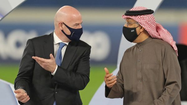 Fifa President Gianni Infantino (L) and AFC President Sheikh Salman bin Ebrahim Al Khalifa (Photo: AFP)