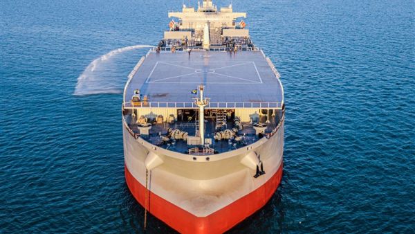 السفينة مكران هي ما يشبه الجزيرة المتحركة بحمولة 121 الف طن