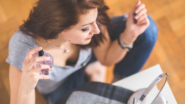 جميلة البوابة: 5 نصائح مجربة لتثبيت عطرك المفضل لمدة أطول