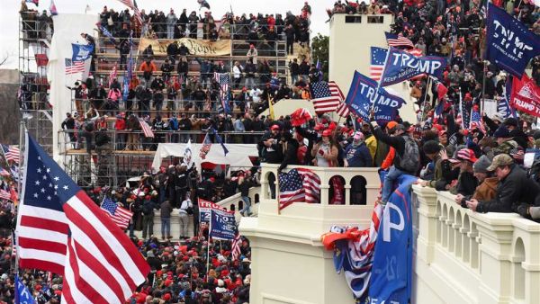 أنصار ترامب يقتحمون مبنى الكابيتول