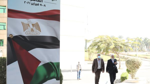 "تولي الشرطة الفلسطينية (دون غيرها) في الضفة وغزة بزيها الرسمي تأمين مقار الانتخابات