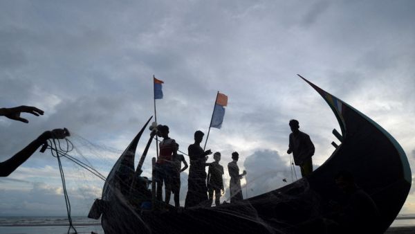 81 Rohingya Refugees adrift in the seat for two weeks 