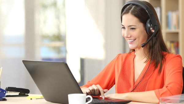 يُنصح بعدم ارتداء ملابس المنزل أثناء العمل عن بعد