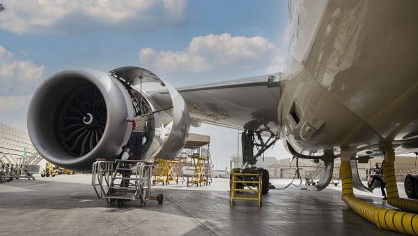 GE EY Foam Wash GE Aviation Partners With Etihad Airways on Groundbreaking GE 360 Foam Wash Jet Engine Cleaning System To Reduce Etihad CO2 Emissions