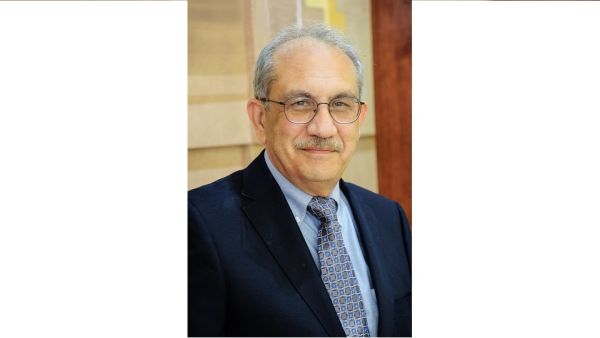 البرفيسور وسيم يوسف العلماوي جامعة أبوظبي توقع مذكرة تفاهم مع مركز أدفانس كيور التشخيصي
