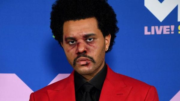 The album features the singles "Heartless," "Blinding Lights," 
