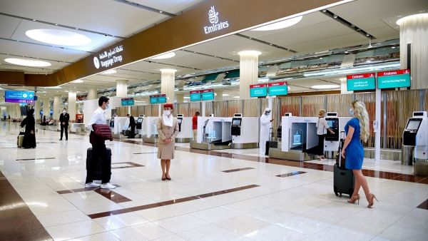 Emirates’ self-check-in and bag drop kiosks at Dubai International airport (DXB have now gone touchless further enhancing the smart contactless journey for passengers travelling from Dubai. Emirates Enhances Smart Contactless Journey With Touchless Self Check-in Kiosks