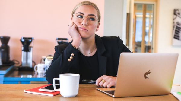 لماذا يعتبر جيل الألفية أقل إنتاجية أثناء العمل من المنزل؟
