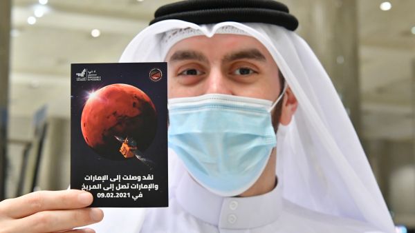 ختم مطارات دبي بحبر المريخ