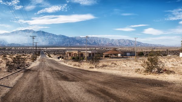 Several attempts at maintenance work on the desert highway have taken place due to the extent of wear.