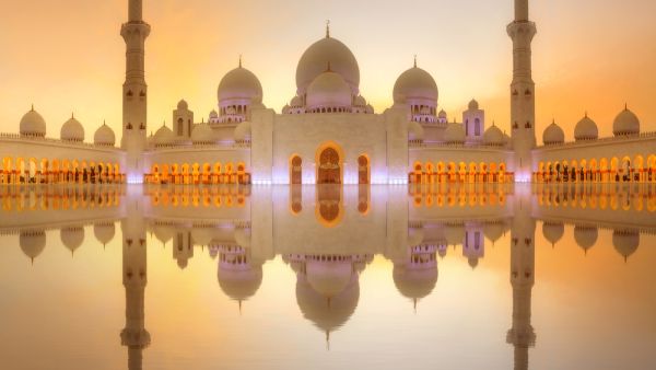 Sheikh Zayed Grand Mosque at dusk, Abu-Dhabi, UAE  (Shutterstock)	