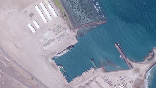 بنيت في القاعدة ثكنات استضافت عسكريين إماراتيين ويمنيين وسودانيين