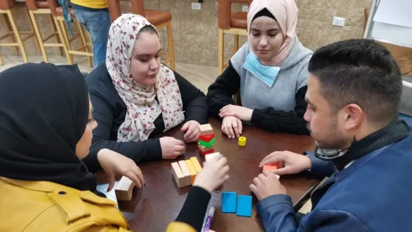  حل المشكلات باستخدام التفكير التصميمي (Design Thinking)