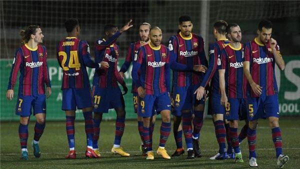فريق برشلونة في مهمة صعبة