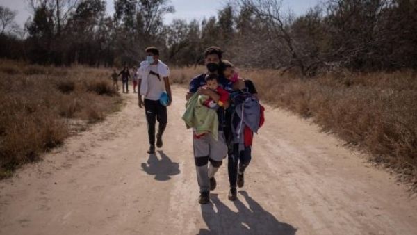 أمريكا تعتقل نحو 100 ألف مهاجر على الحدود الأمريكية المكسيكية في فبراير