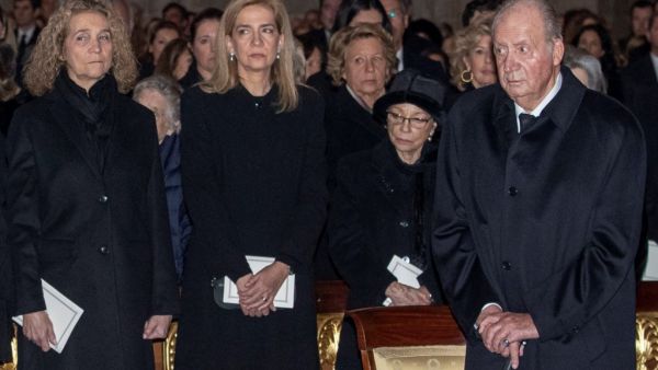 Princess Elena of Spain (L) and her sister Princess Cristina of Spain (C) stand with their father former king Juan Carlos 
