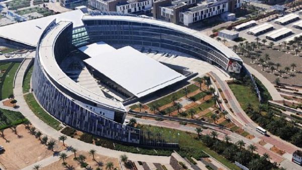 تعاون بين سلطة التسجيل وجامعة الإمارات العربية المتحدة لإطلاق منصة وبرنامج لمسرعات الشركات الناشئة