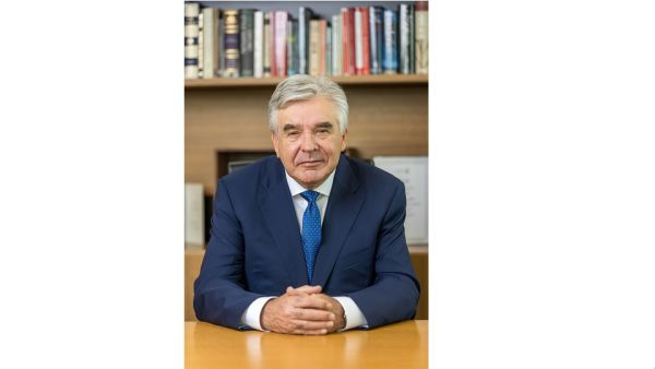 Dr. Gareth Goodier, Group Senior Advisor, SEHA SEHA Partners With Eido Healthcare UK To Strengthen Patient Education and Experience in Surgery