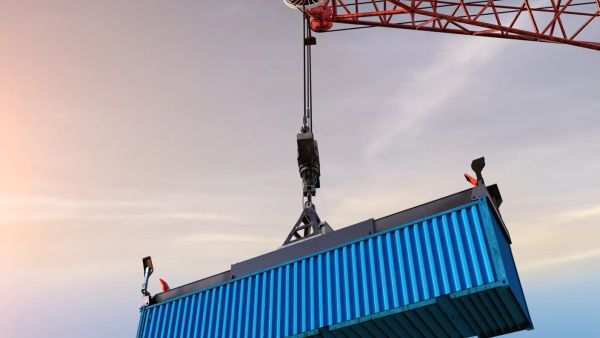 أصدرت إريكسون تقريرها الجديد حول "الموانئ المتصلة" (Connected Ports)، والذي يحدد حالات الاستخدام الذكية التي يمكنها تحسين عمليات الموانئ وتحقيق وفورات جديدة في التكلفة، وتعزيز سلامة العمال وتحسين الاستدامة باستخدام التكنولوجيا الخلوية الخاصة. يمكنكم الاطلاع على أبرز نتائج التقرير هن تقرير إريكسون يلقي الضوء على أهمية توظيف شبكات الجيل الخامس الخاصة في تطوير الموانئ الذكية