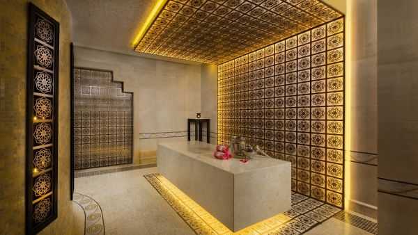 يقدم سبا قصر الإمارات مفاجأة مميزة لكافة الأمهات. ويتضمّن عرض "الحب الغير مشروط" باقة مميزة، بسعر 1350 درهم، تبدأ بجلسة البخار الخاصة لإزالة السموم من الجسم رحلات الاستجمام في سبا قصر الإمارات إحتفاءاً بعيد الأم مفاجآت مُميّزة لكافة الأمهات