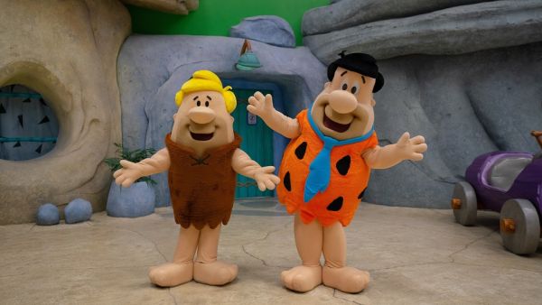 Fred and Barney. عالم وارنر براذرز أبوظبي تستضيف فعالية "أصدقاء العمر"