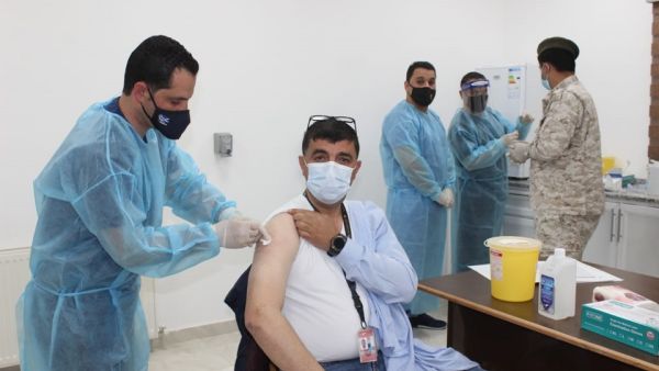 خلال الحدث الملكية الأردنية تبدأ اعطاء لقاح كورونا لموظفيها ضمن حملة تطعيم العاملين في المطارات الأردنية