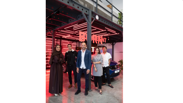 Victor Dalmau, Managing Director of Volkswagen Middle East with the four artists. Volkswagen Showcases ‘Art of Confidence’ Exhibition at Alserkal Avenue During Alserkal Art Week To Celebrate Launch of the T-Roc