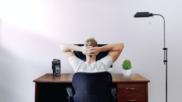 كيف تساعد صديقك الذي يعاني من الاكتئاب ؟