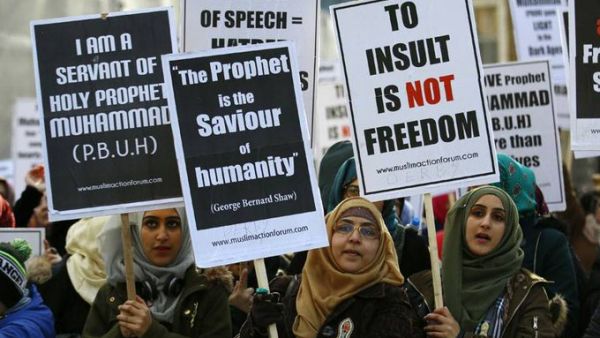 Protest held against UK school teacher who showed offensive cartoons of Prophet Muhammad