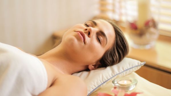 اصنعيه بنفسك: قناع العسل والزنجبيل لعلاج محيط العين