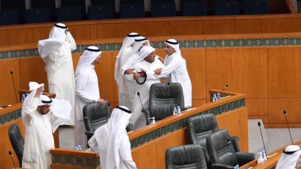 اشتباك في مجلس الأمة الكويتي