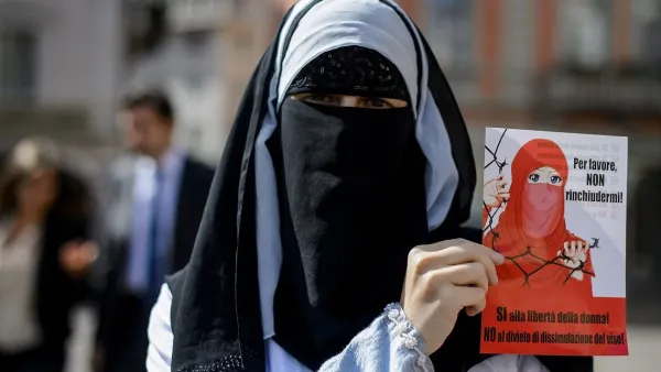 امرأة منقبة
