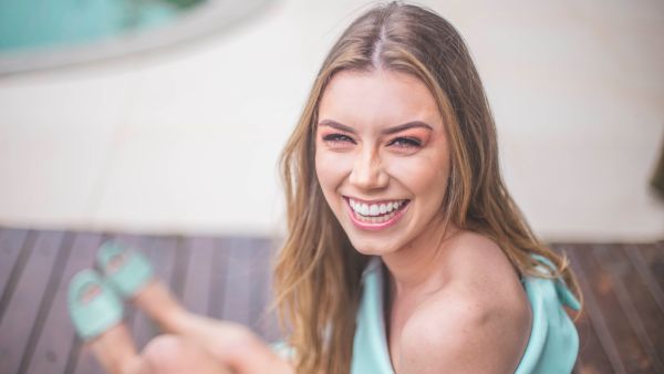 طبيب البوابة: 5 علاجات منزلية بسيطة لتبييض أسنانك بشكل طبيعي