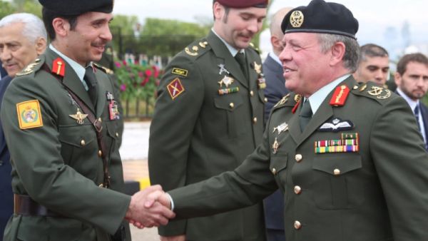 وقالت المصادر ان الامير حمزة اكد على التزامه بنهج الاسرة الاردنية 