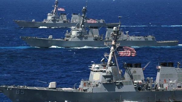 البحرية الأمريكية: زوارق إيرانية تحرشت بسفينتين حربيتين أمريكيتين في الخليج