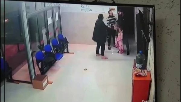 طبيب فلسطيني ينقذ طفلة
